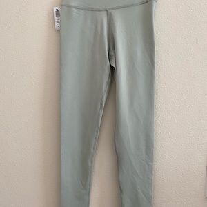 ARITZIA TNAlife atmosphere hi-rise full legging dusky green sizeM new with tag